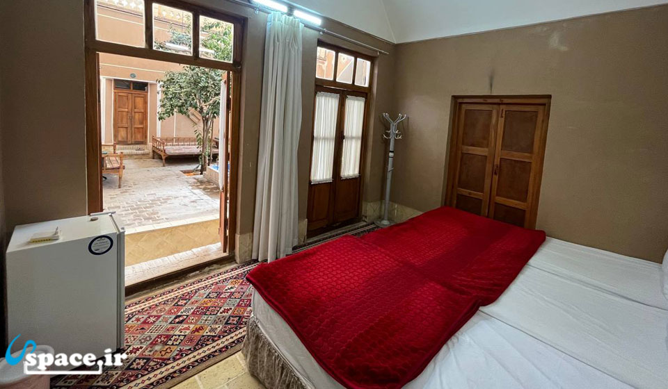 نمای داخلی اتاق  سعدی اقامتگاه بوم گردی گنجه - یزد